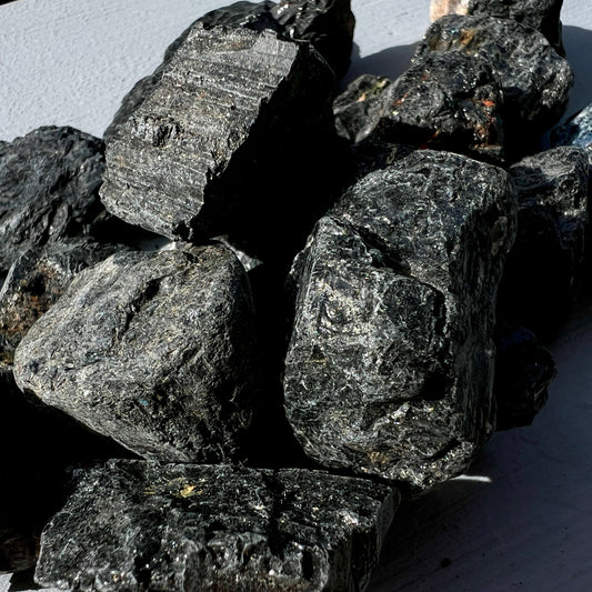 Roher Turmalin, Schutzsteine für dein Zuhause | Happy Minerals
