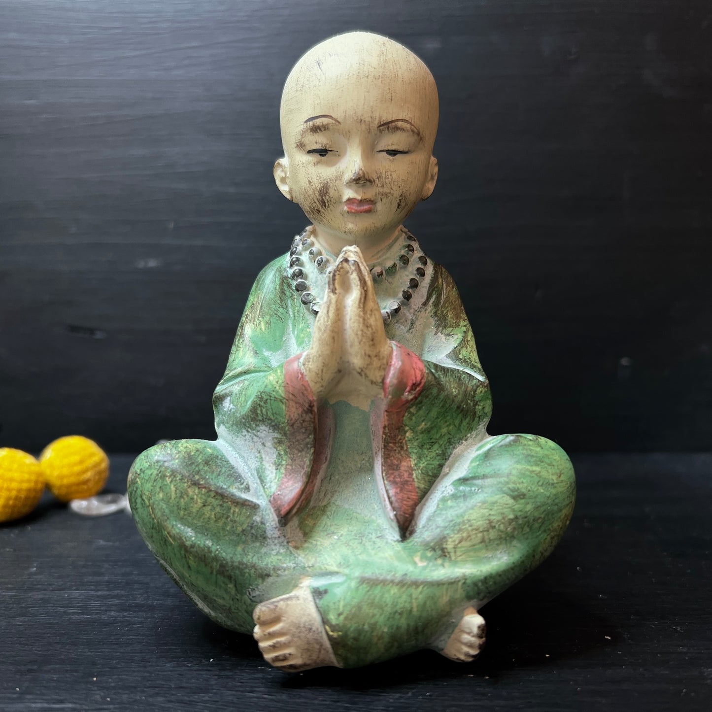 Betender Mönch Statue für Frieden