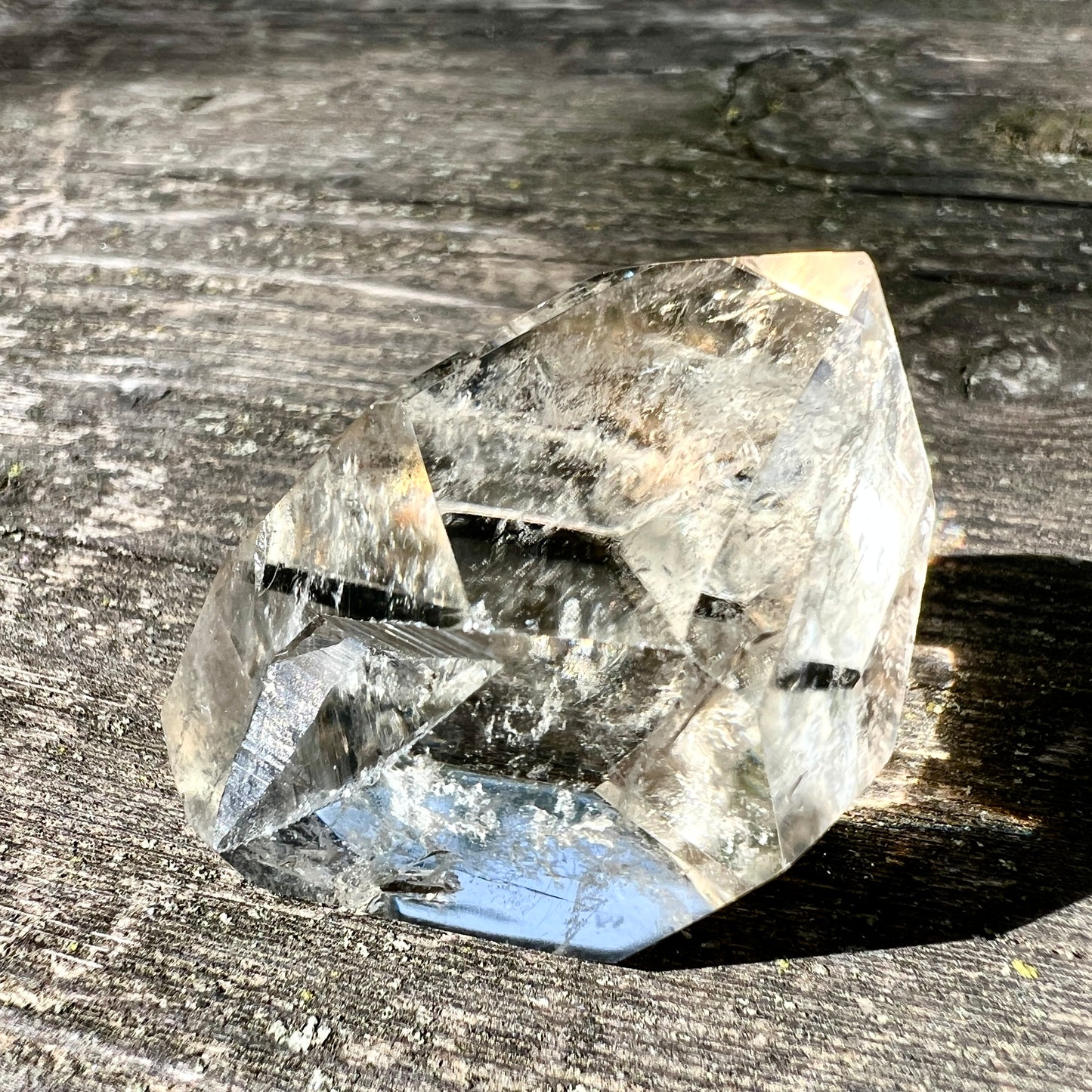 Citrin Kristall im Sonnenlicht – klare, goldene Energie | Happy Minerals