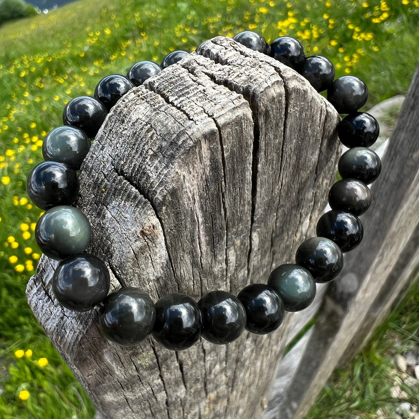 Schwarzes Chakra-Armband aus Regenbogen Obsidian, ca. 8mm Perlen– für Erdung & Klarheit | Happy Minerals
