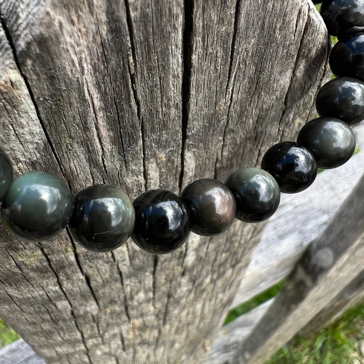 Spiritueller Edelsteinschmuck aus Regenbogen Obsidian – Schutzstein für jeden Tag | Happy Minerals