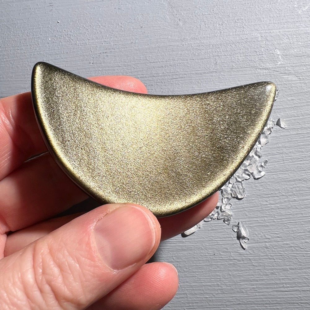 Schimmernder Goldobsidian Halbmond – Handschmeichler Rückseite | Happy Minerals