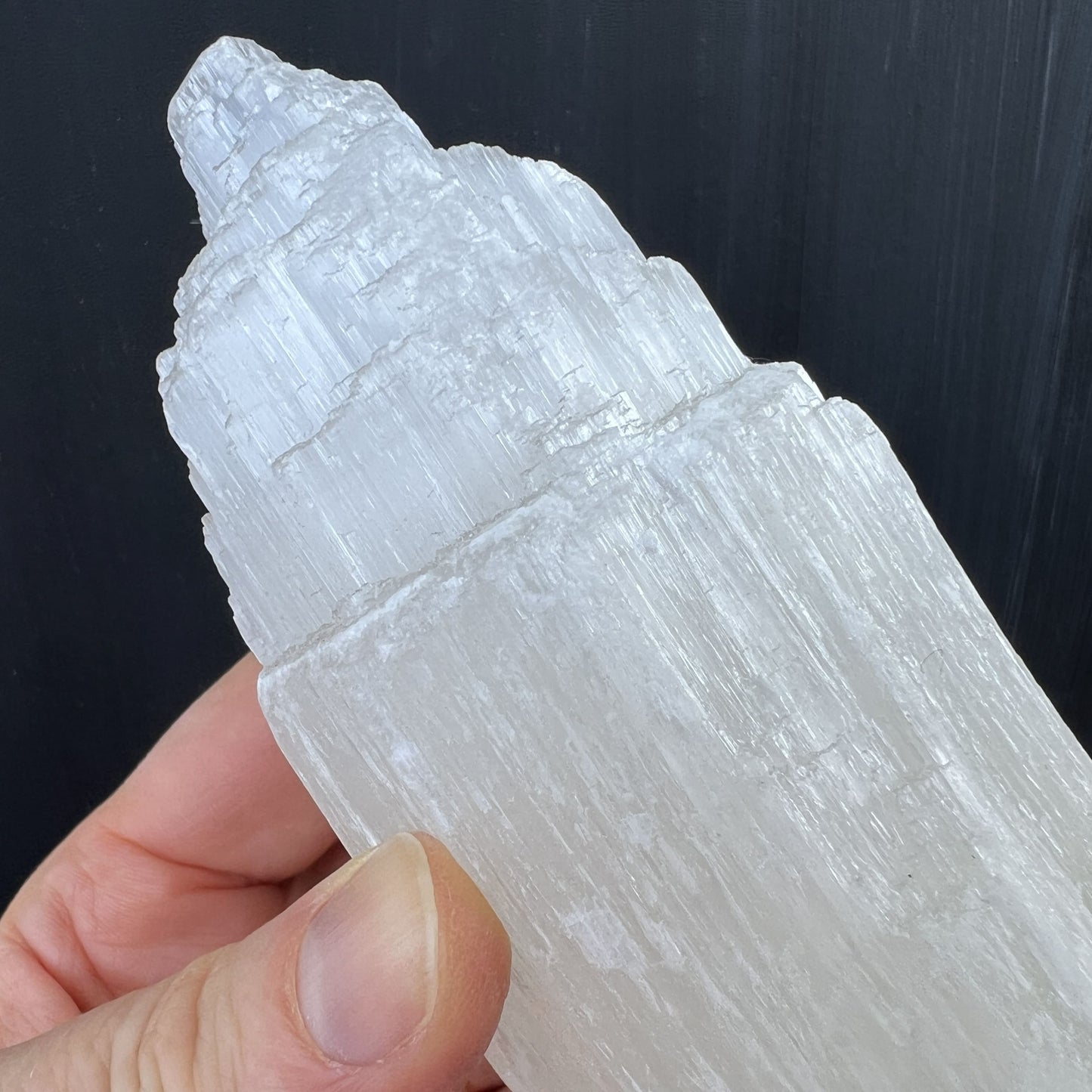 Selenit Kristall Turm Nahaufnahme | Happy Minerals