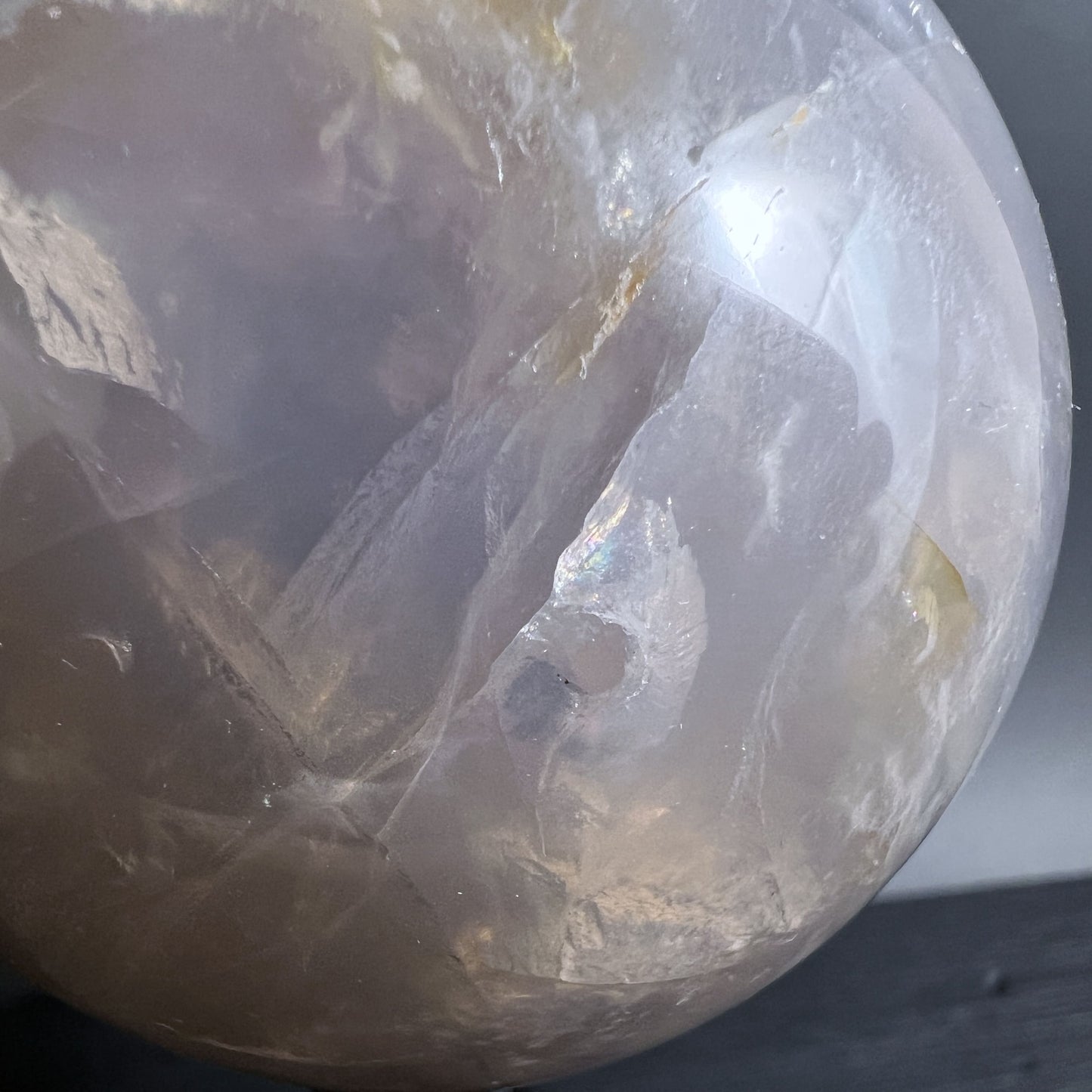 Seltene Rosenquarz Kugel mit Orange-gelben Limonit Einschlüssen | Happy Minerals
