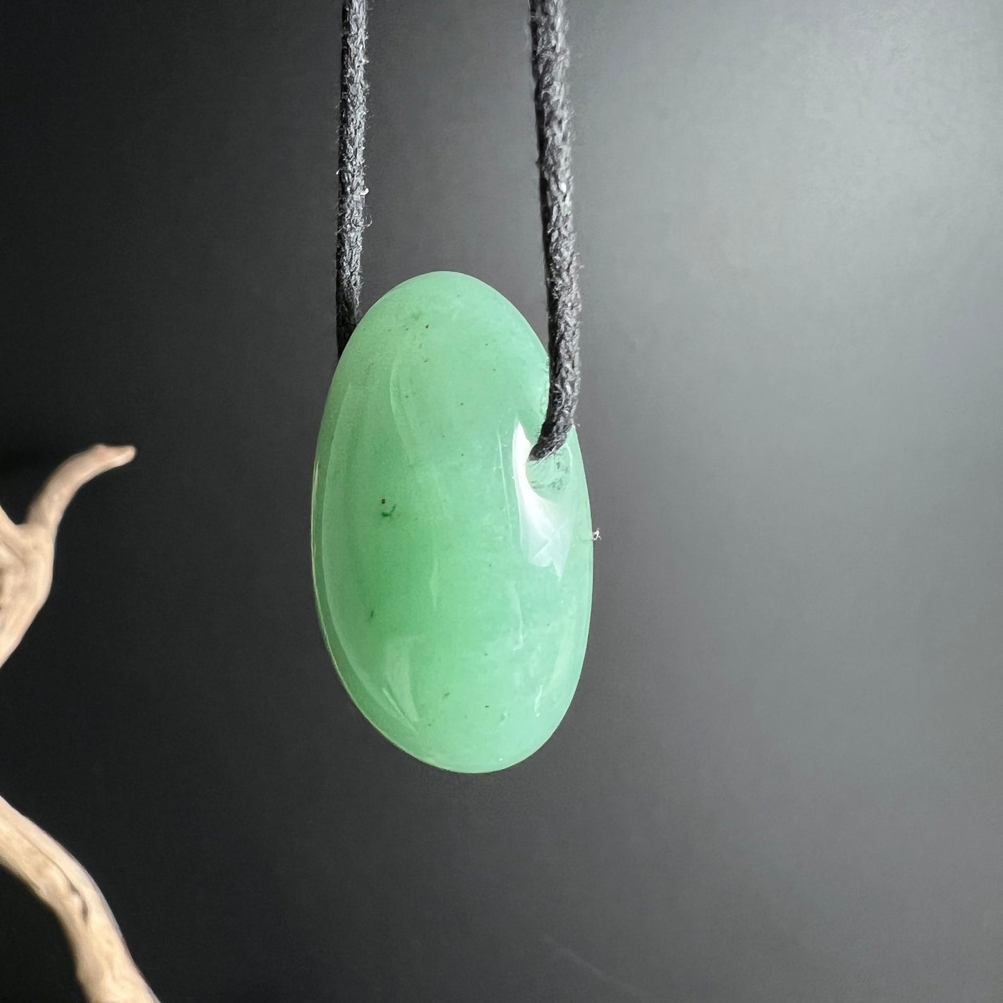 Aventurin Tropfen | Profil gedreht | schimmernde Oberfläche | Cord Detail | Happy Minerals