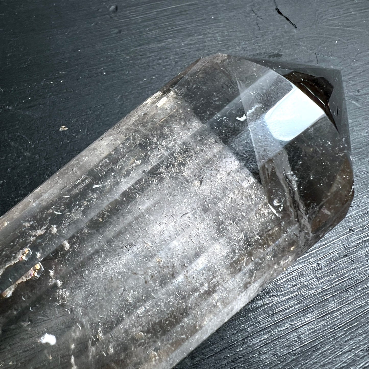 bergkristall mit metallständer | Ansicht 12 | Happy Minerals