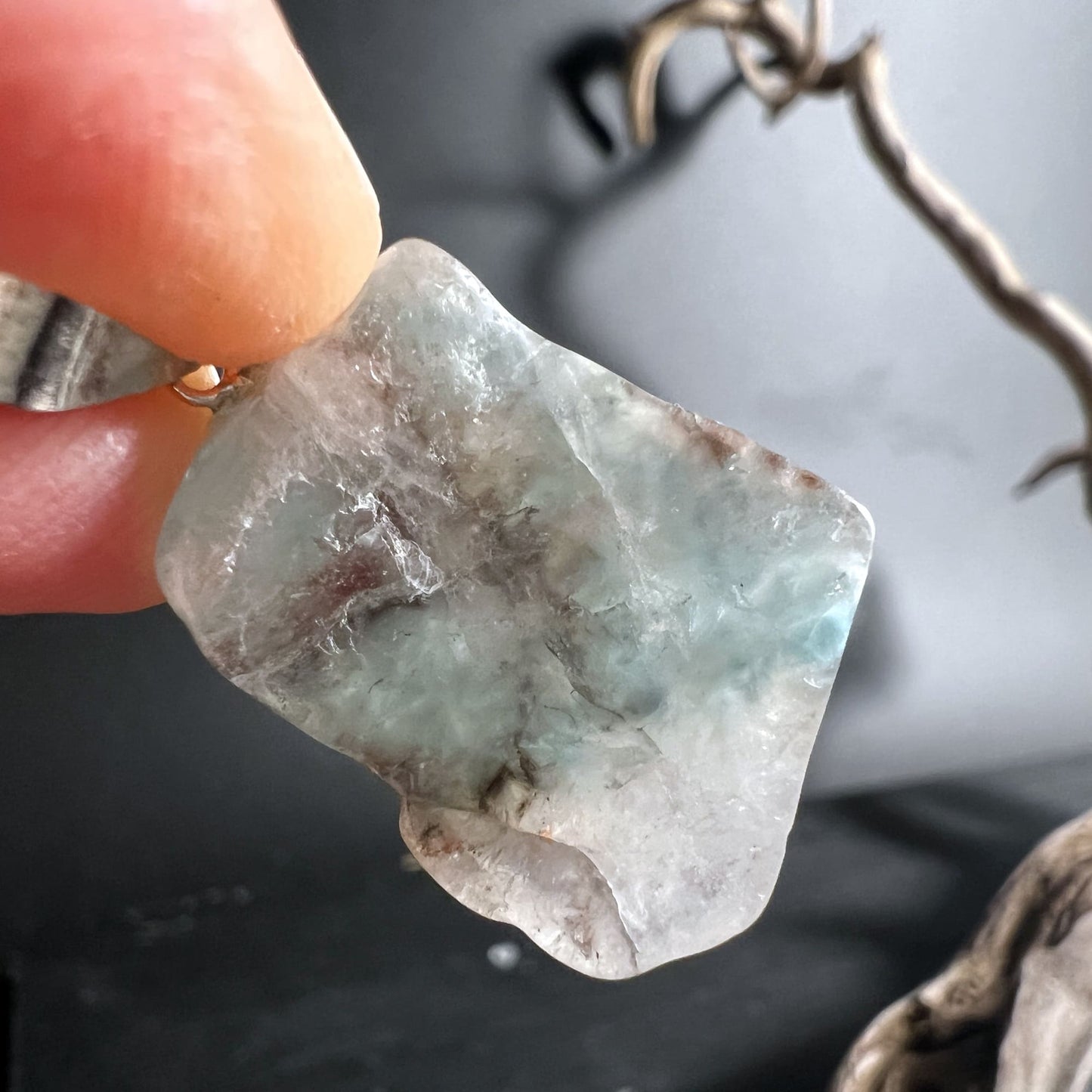 Gilalit Medusa Quarz Anhänger, harmonisches Farbspiel im Stein | Happy Minerals