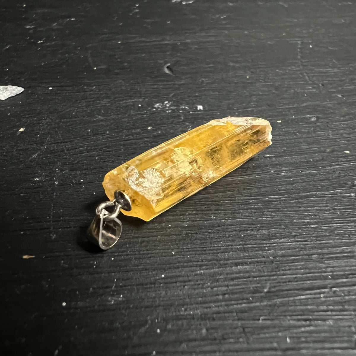 Heliodor | Rohkristall | klare Streifenstruktur | goldene Töne | 925er Silberöse | Einzelstück | Happy Minerals