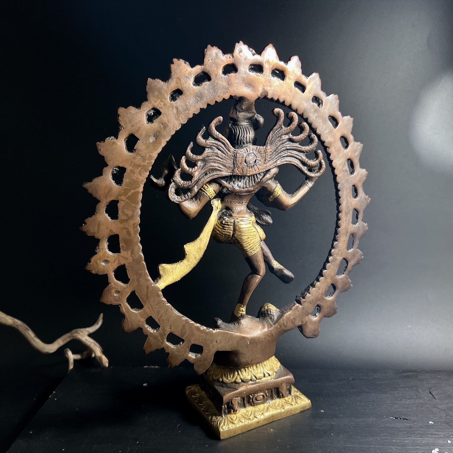 Shiva Statue aus Messing Rückseite | als Wohnzimmerdeko | Happy Minerals