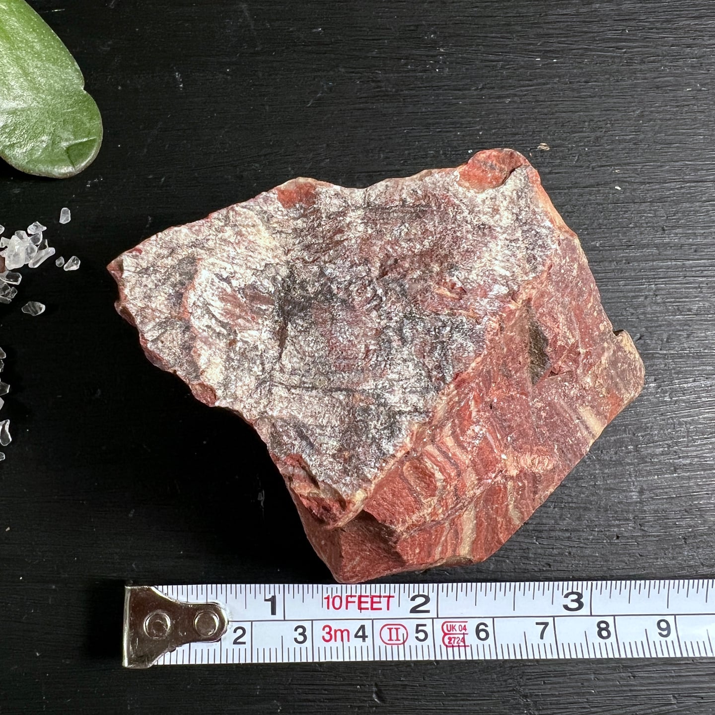 Bänderjaspis Rohstein rot-braun gestreift 9cm natürliche Bänderung Erdungsstein | Happy Minerals