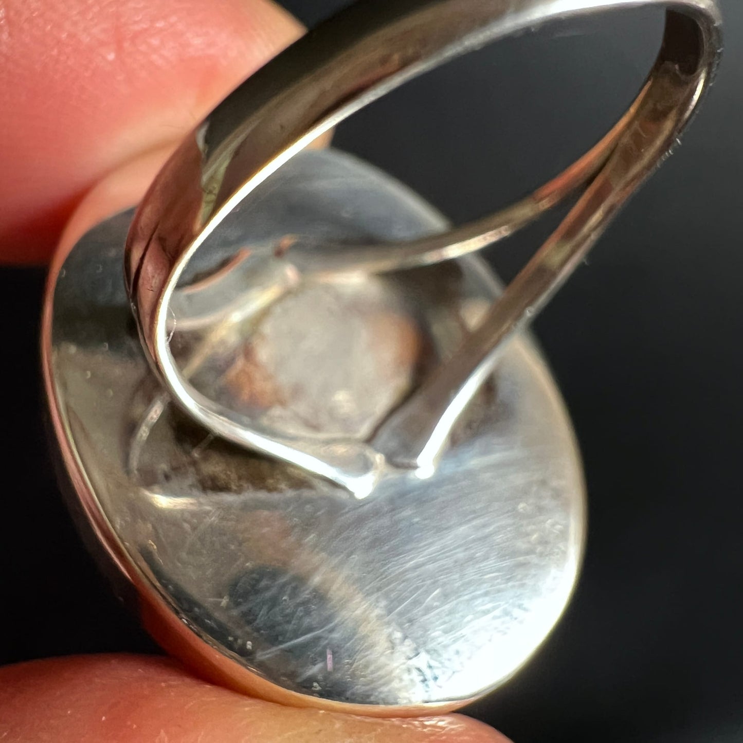 Seeopal Ring | Detailaufnahme der Ringschiene | zarte Silberverarbeitung | Handarbeit | Happy Minerals