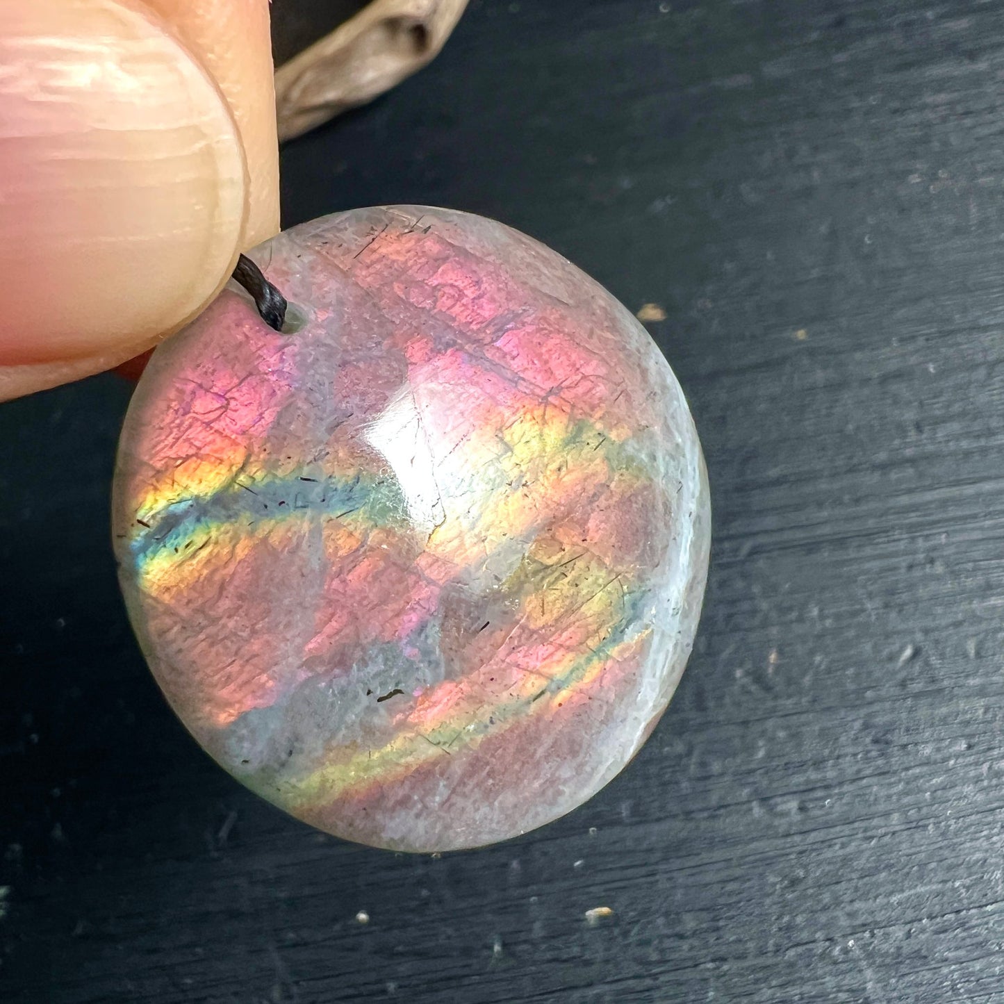 Sunset Labradorit Anhänger | starke Regenbogen Reflexe | alle Spektralfarben | leuchtend | Happy Minerals