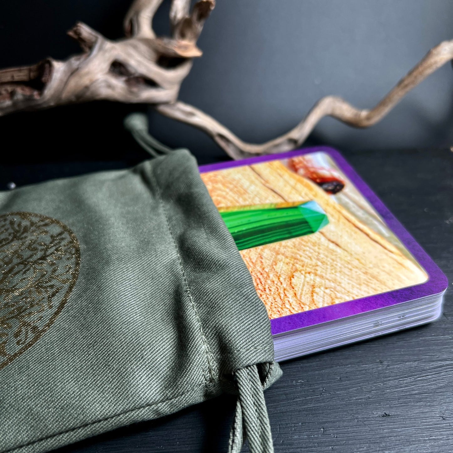 Geschlossener Textilbeutel mit Orakelkarten | Spirituelle Aufbewahrung | Kordelzug-Design | Happy Minerals