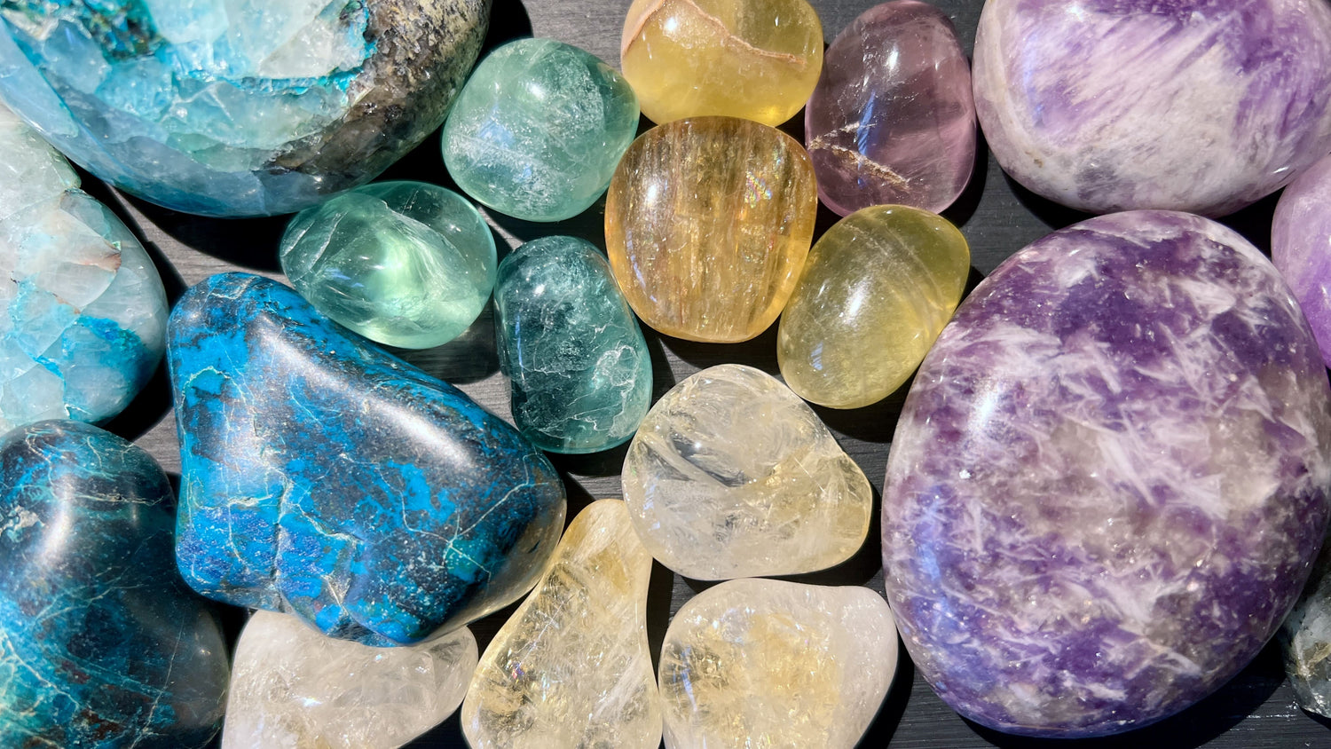 Abteilung für Handschmeichler und polierte Formen | Happy Minerals