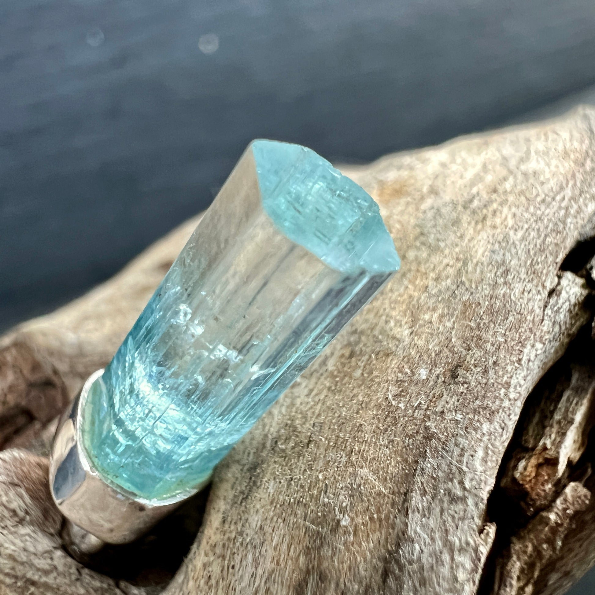 Aquamarin Anhänger aus Namibia. Natürliche Spitze – ungeschliffen. | Happy Minerals