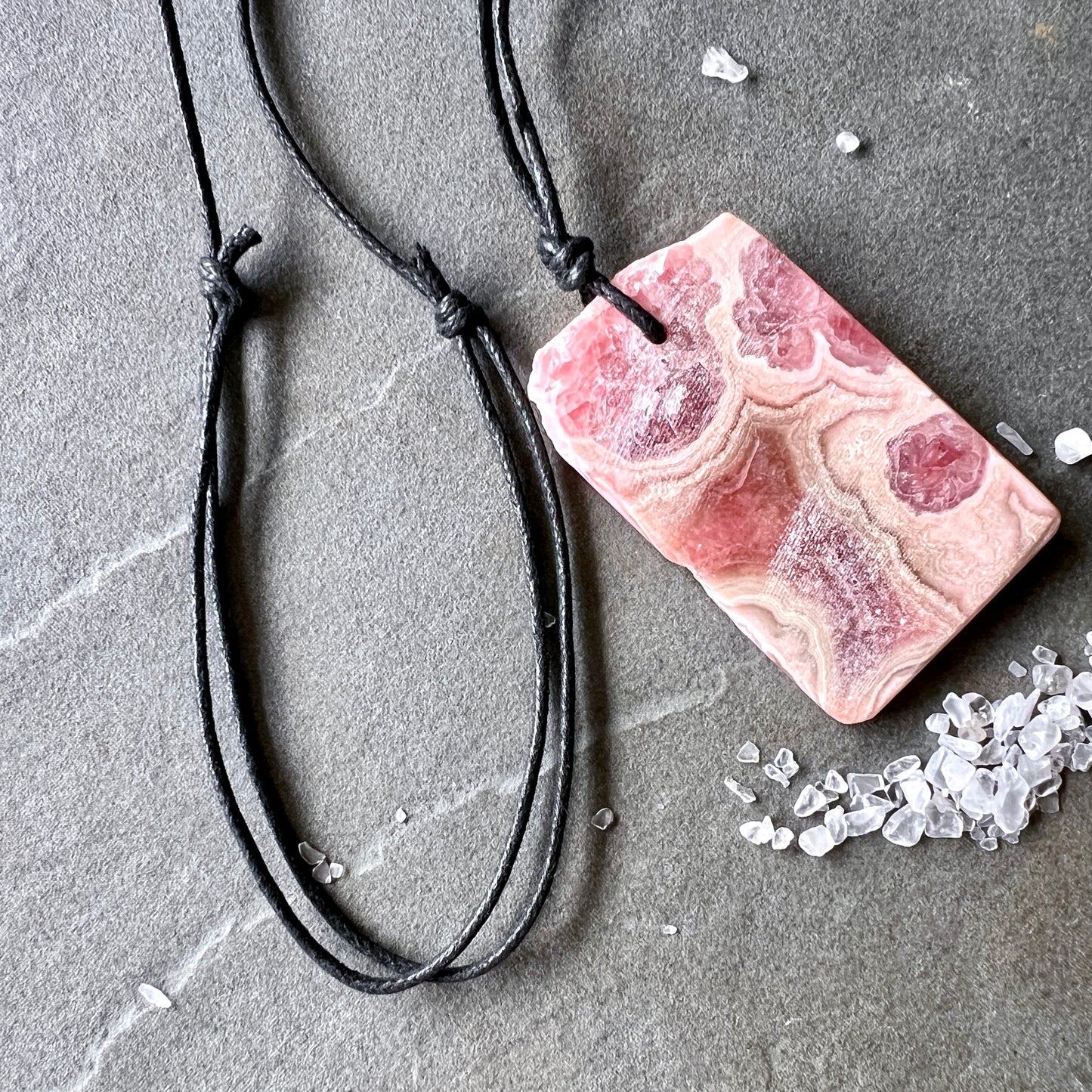 Baumwollband 1m/1.5mm schwarz mit Anhänger als Beispiel | Happy Minerals
