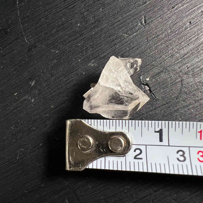 Bergkristall Rohstein - Naturkristall Anhänger mit Maßband - Happy Minerals