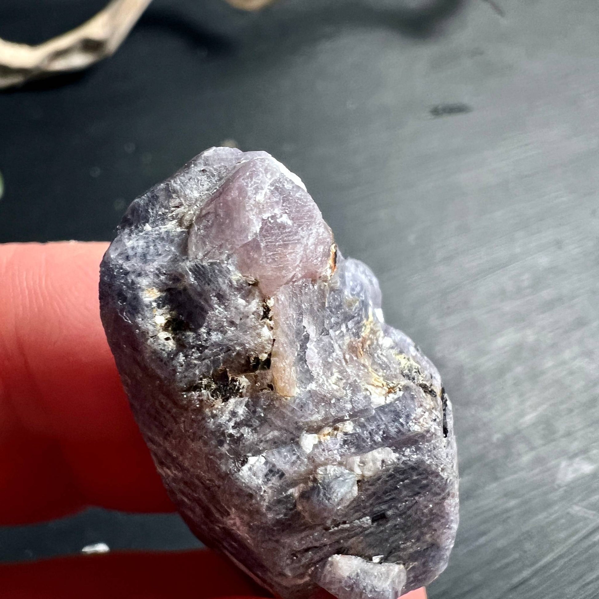 Saphir Rohstein Madagaskar mit rosa Kristallspitze | natürliche Schönheit unbehandelt | Happy Minerals