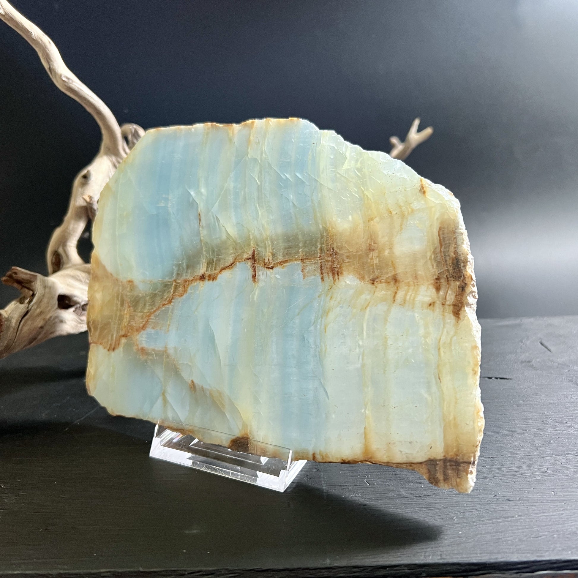 Blaue Aragonit Scheibe mit Licht von hinten | Happy Minerals