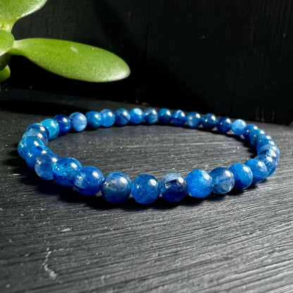 Blaues Kyanit Armband mit 6mm Perlen | Happy Minerals