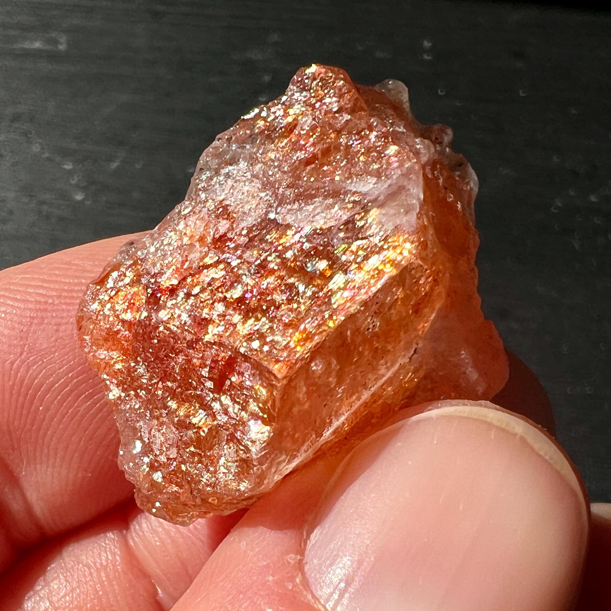 Roher Konfetti Sonnenstein, hochwertiger Edelstein aus Kilosa, Tansania
