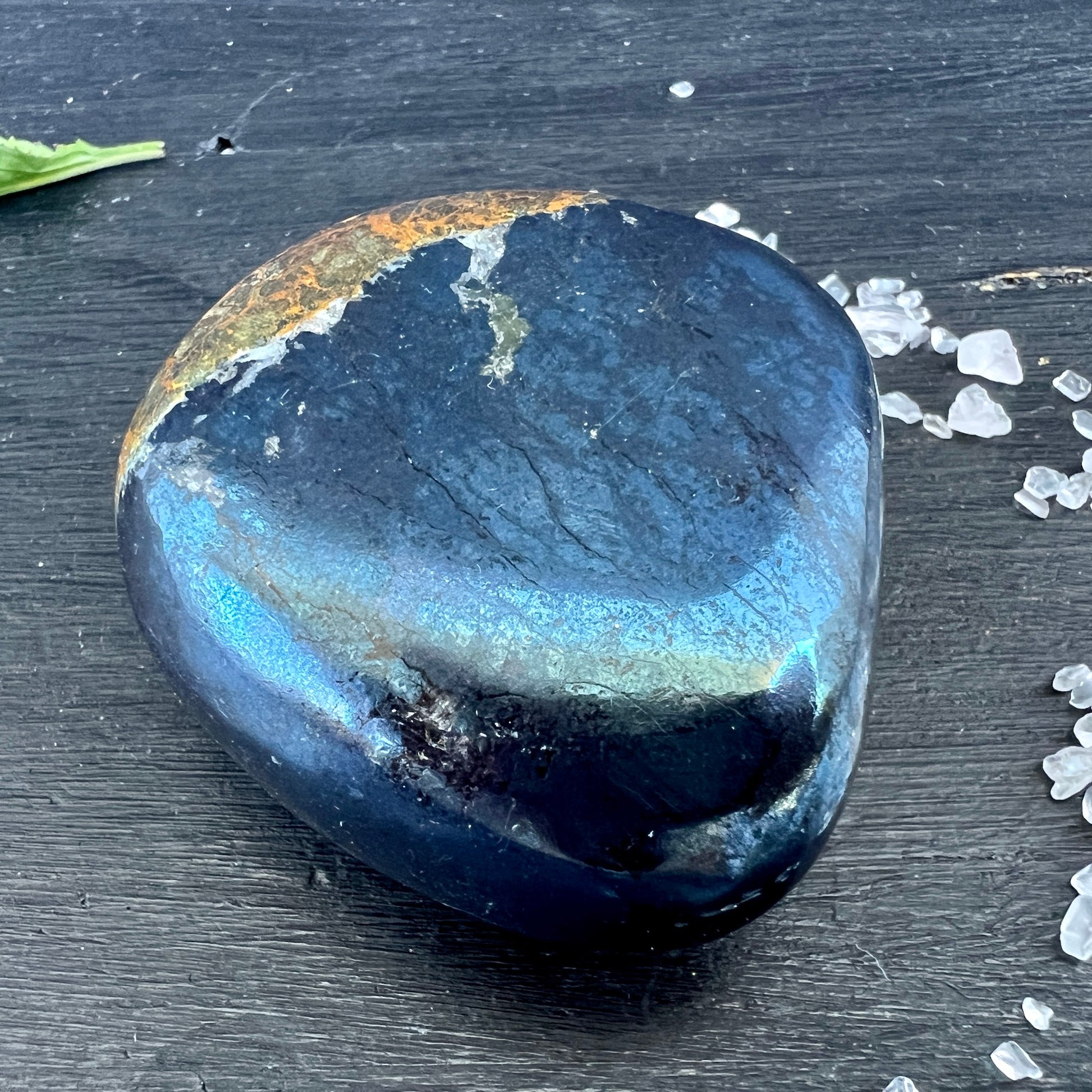 Covellin Handschmeichler, metallisch-blau glänzend, 103 Gramm | Happy Minerals