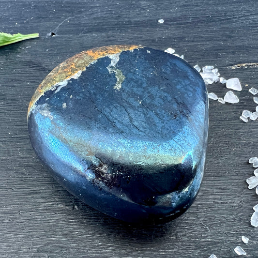 Covellin Handschmeichler, metallisch-blau glänzend, 103 Gramm | Happy Minerals