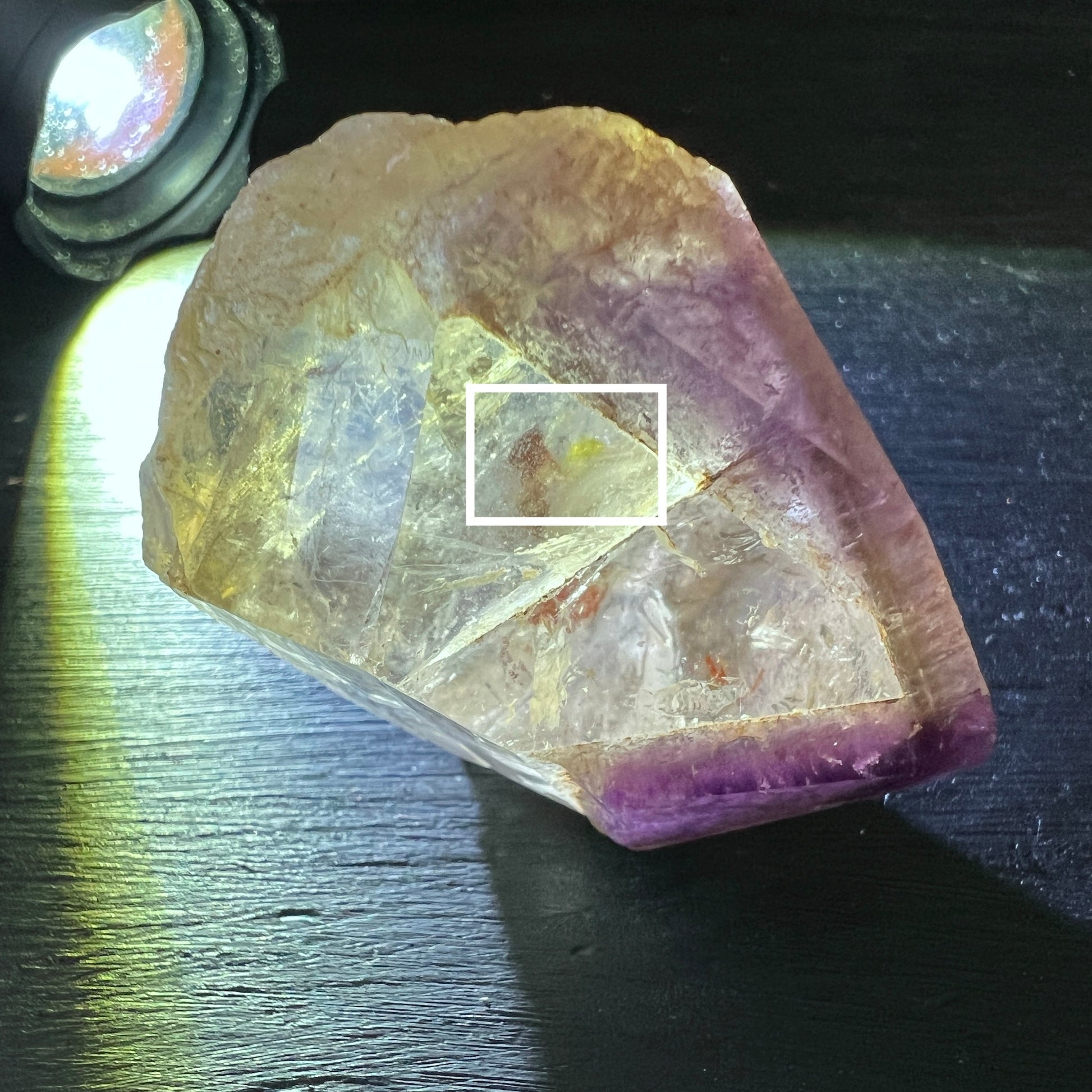 Dream Coat Amethyst-Citrin Rohkristall mit Einschluss | Happy Minerals