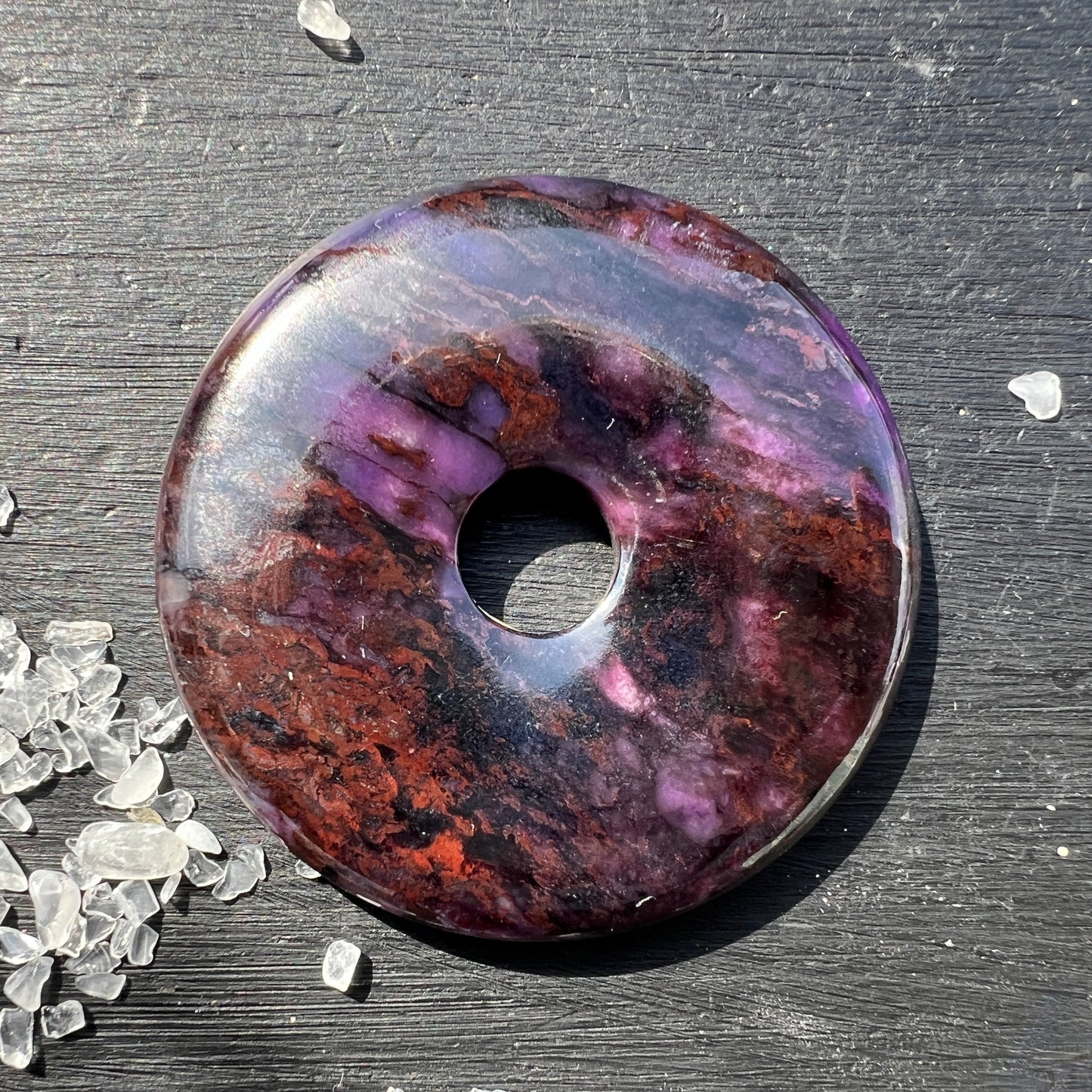 Echter Sugilit-Donut-Anhänger – ca. 50mm, 30g | Südafrika | Happy Minerals