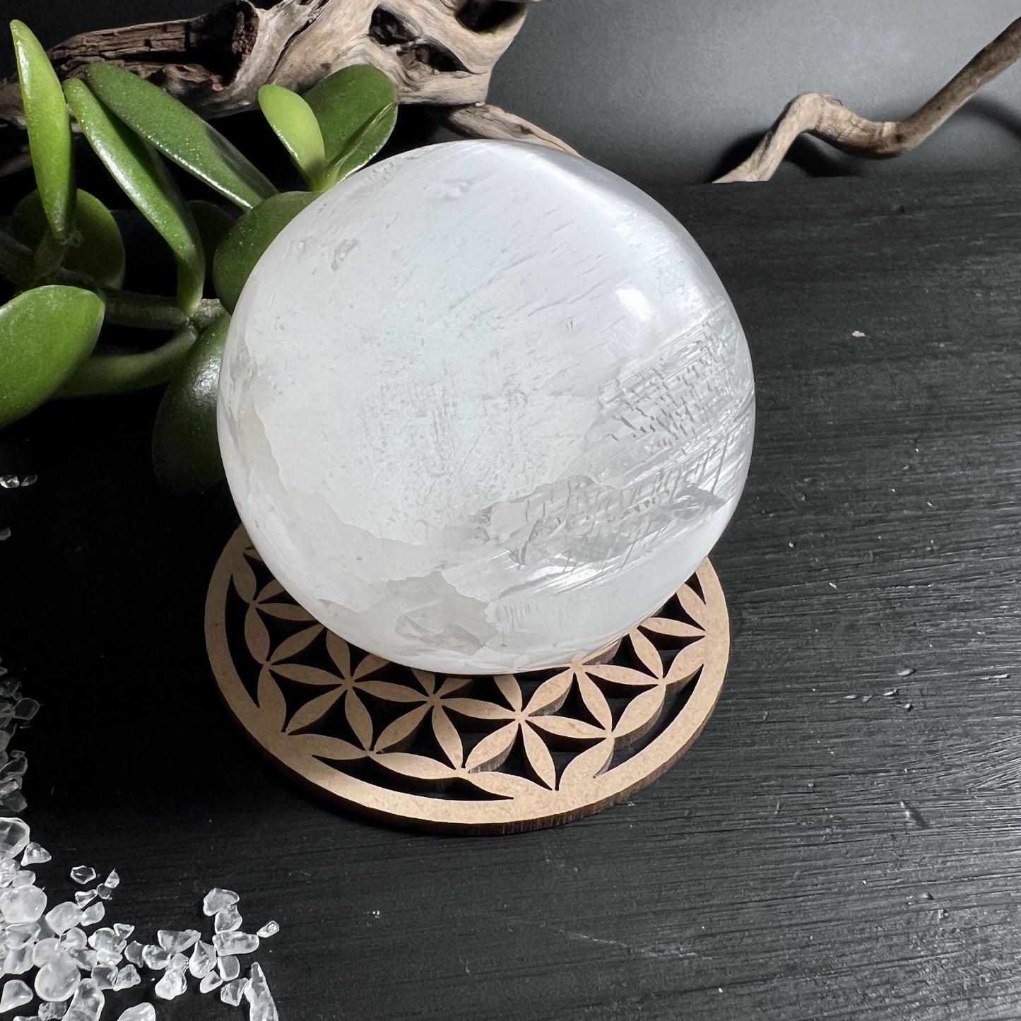 Blume des Lebens Kugelhalter 7cm mit Selenitkugel | passend für Edelsteine und Orgonkugeln | Happy Minerals