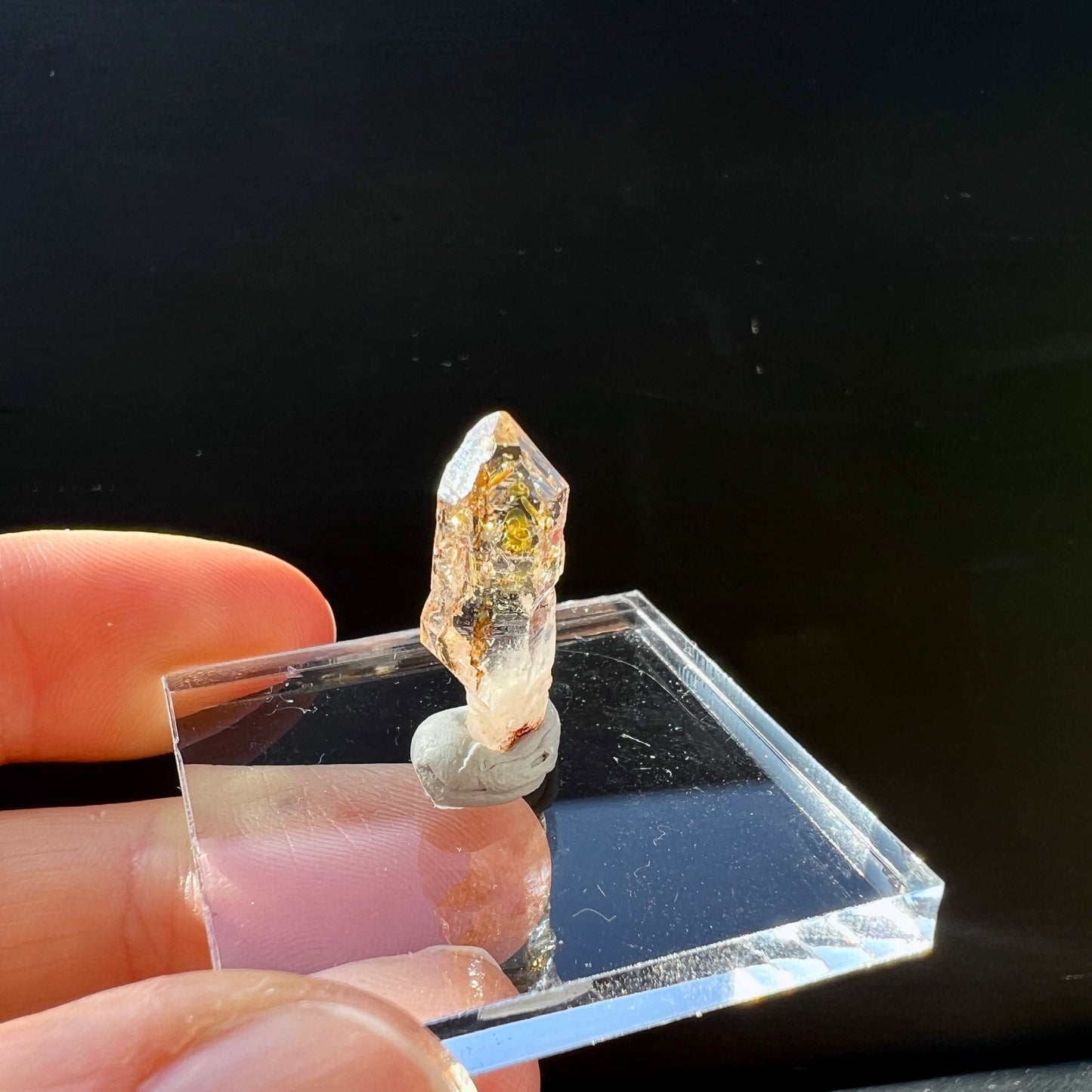 Firefly Quarz - Petroleum Zepter Quarz,in der Hnad | Happy Minerals
