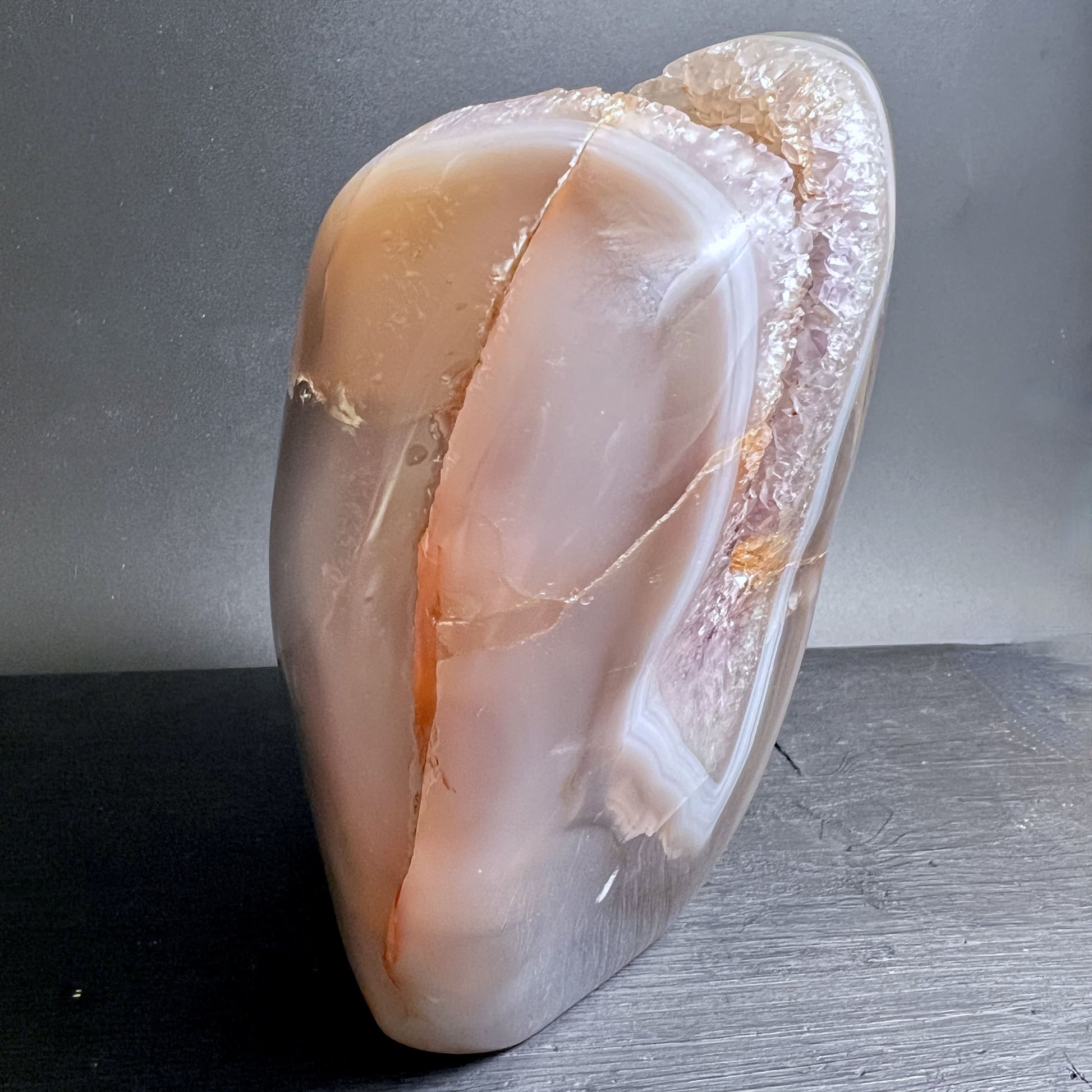 Großes Achat-Amethyst Geodestück mit polierten Bändern Rückseite | Happy Minerals