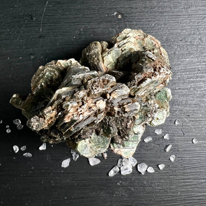 Grüner Muscovit Unikat Draufsicht | waldgrünes Sammlerstück aus Mali | Happy Minerals