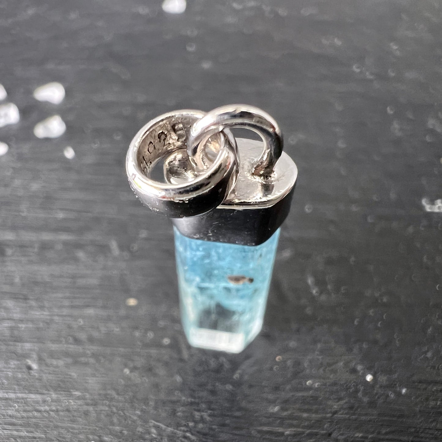 Hochwertiger Aquamarin Edelstein-Anhänger in 925 Silber mit natürlichem Glanz | Happy Minerals
