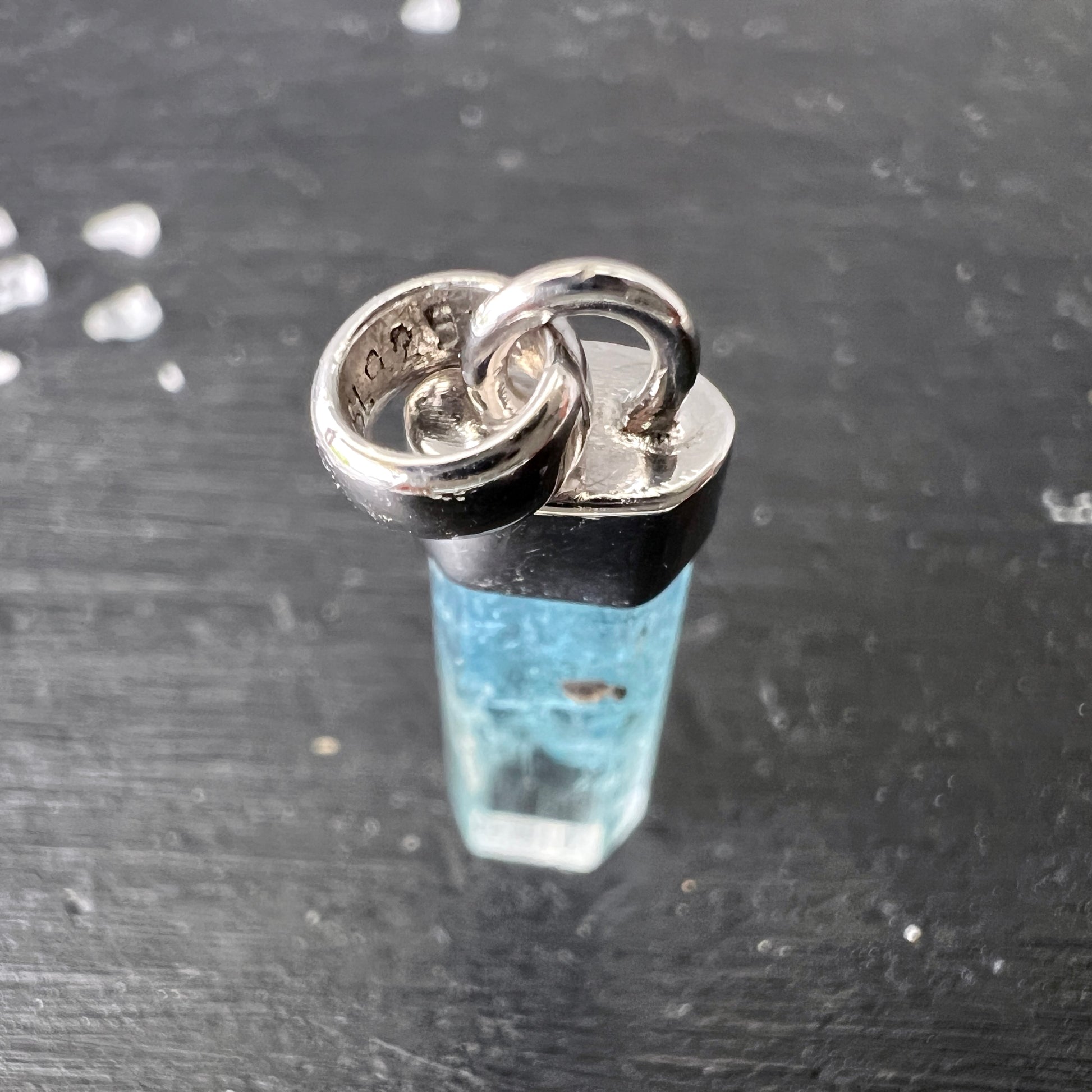 Hochwertiger Aquamarin Edelstein-Anhänger in 925 Silber mit natürlichem Glanz | Happy Minerals