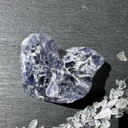Iolith Rohstein 33mm | Wassersaphir | roher Cordierit aus Tansania | Happy Minerals