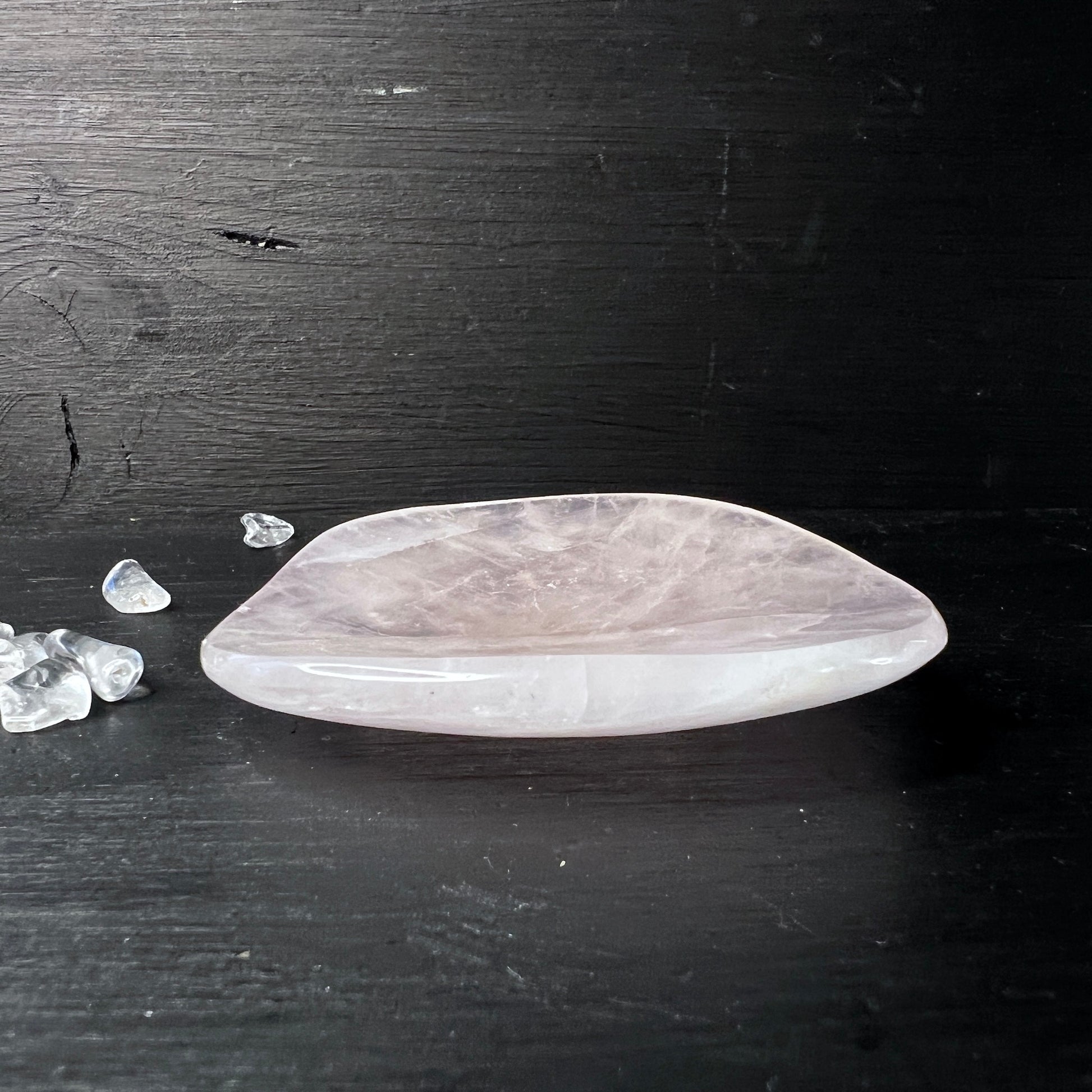 Kleine Rosenquarz Schale von vorne | Happy Minerals