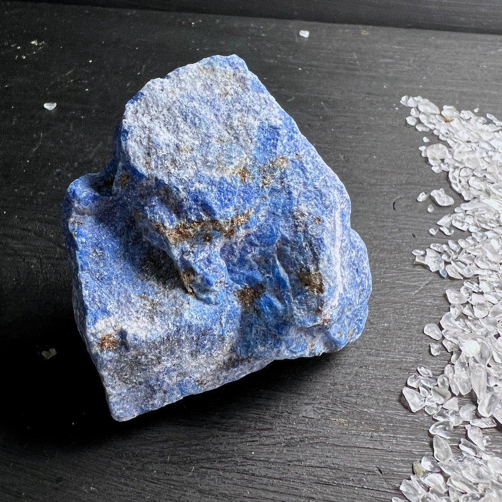 Lapislazuli Rohstein, 55mm mit Pyrit Einschluss | Happy Minerals