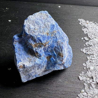 Lapislazuli Rohstein, 55mm mit Pyrit Einschluss | Happy Minerals
