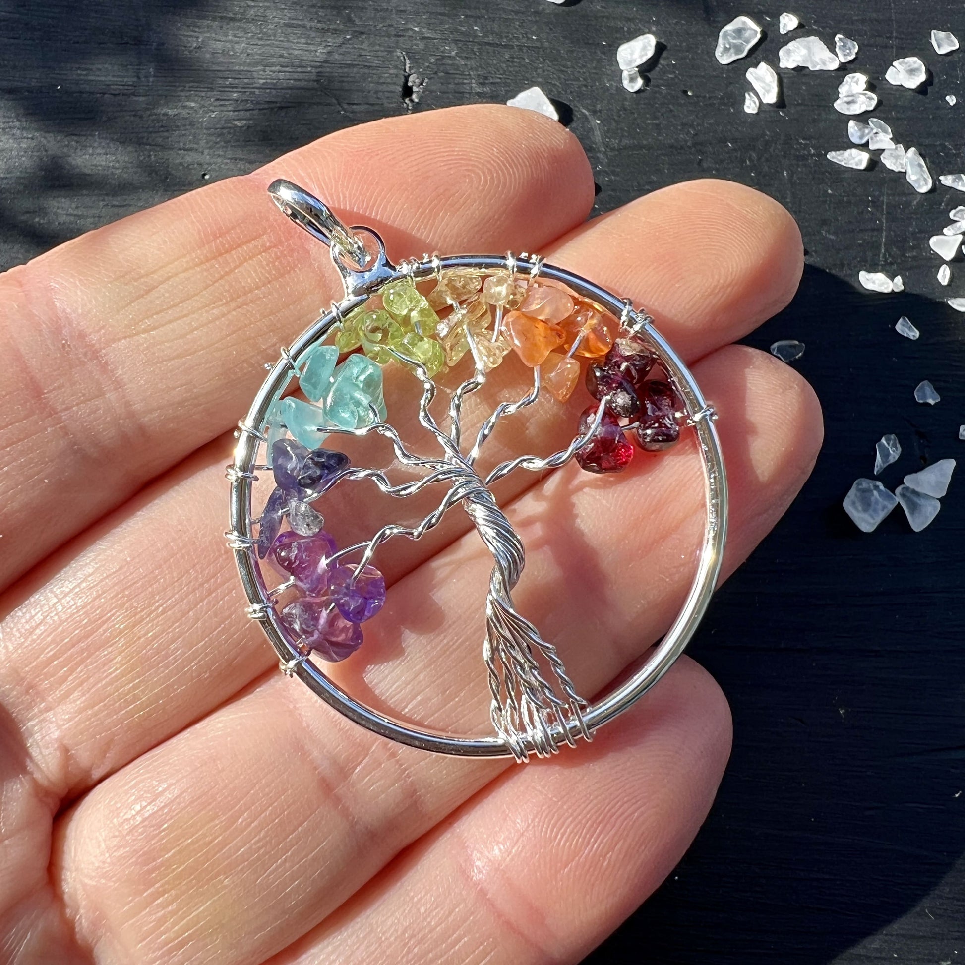 Lebensbaum Amulett – Chakra Baum des Lebens 38 mm versilbert | Happy Minerals