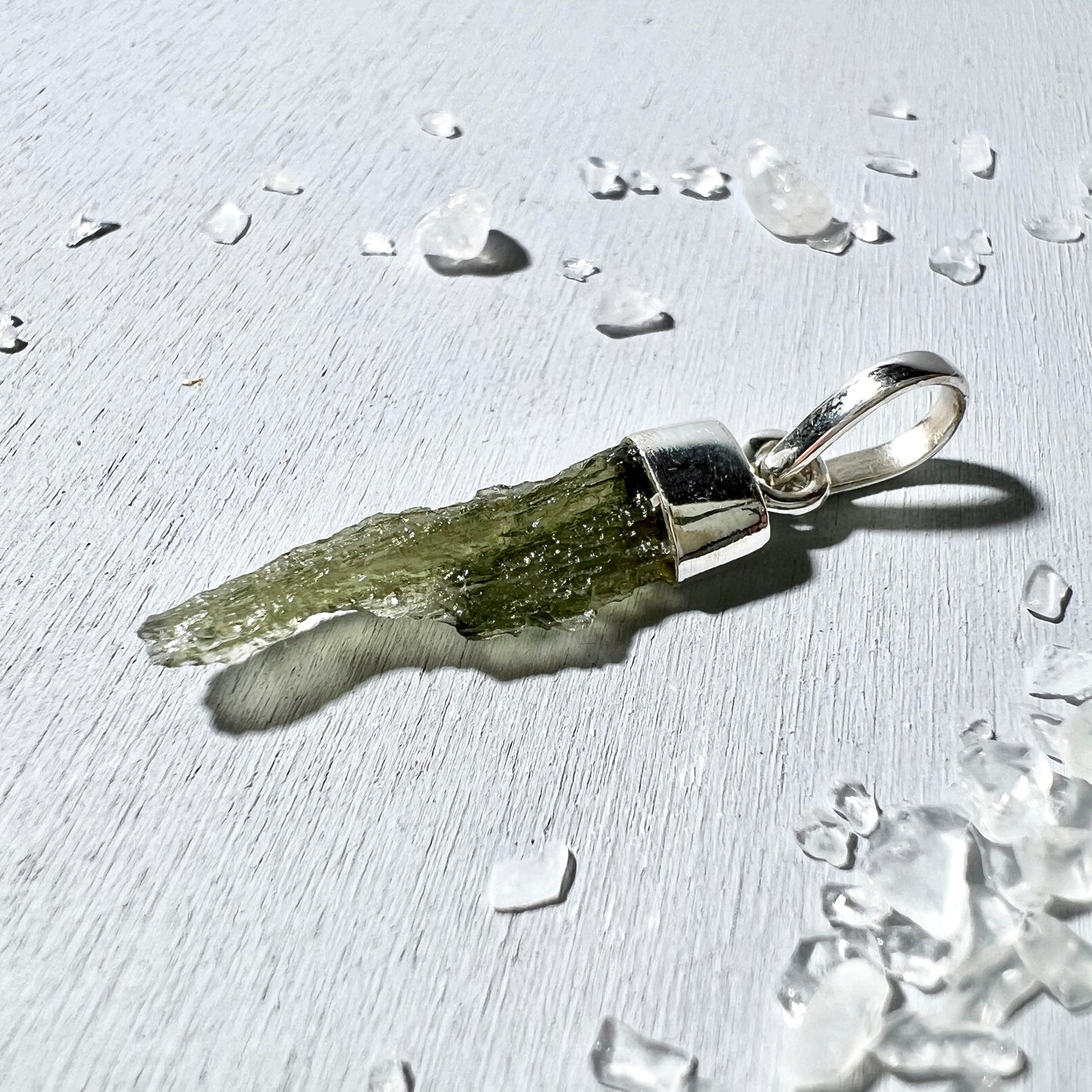 Moldavit Anhänger mit Silberöse | Happy Minerals