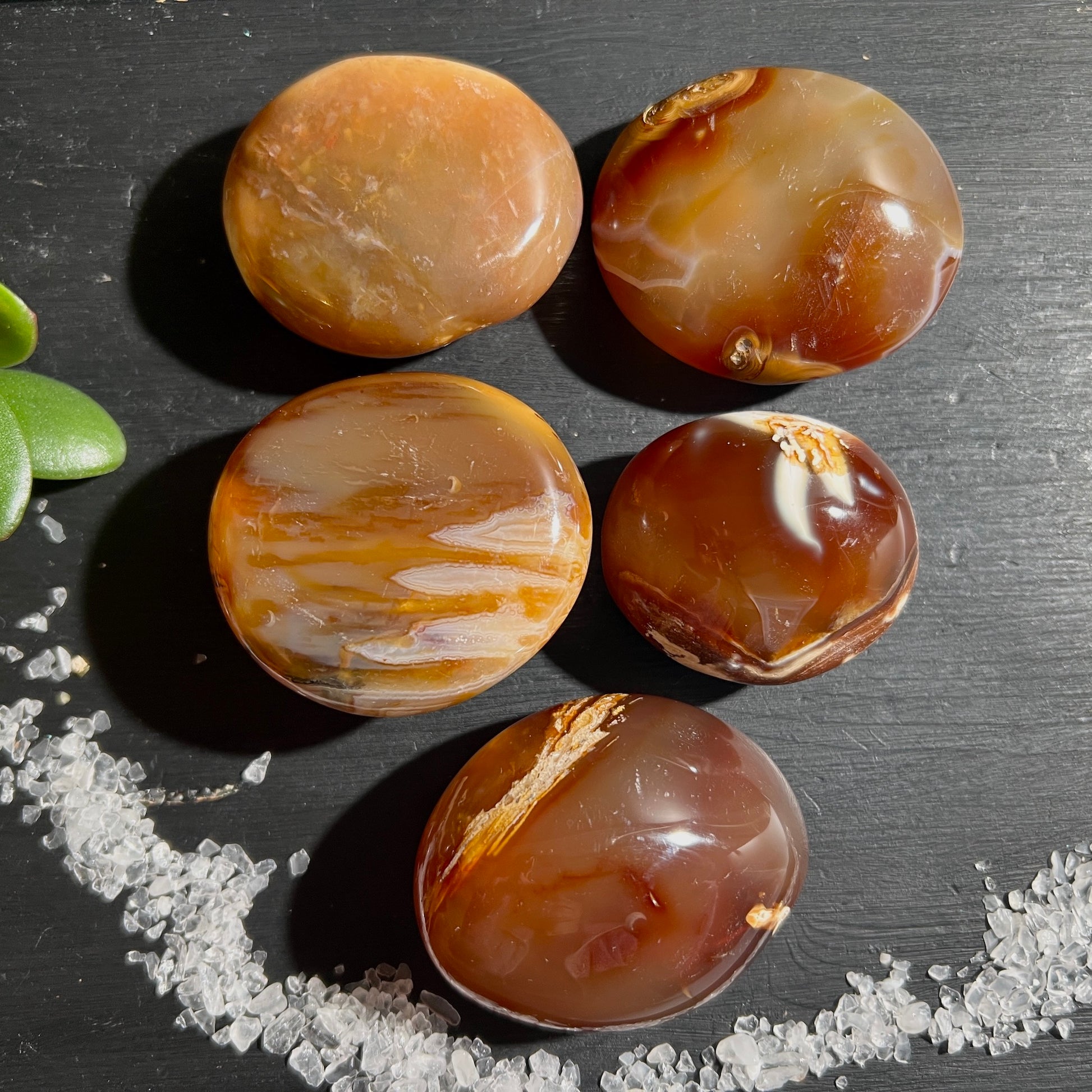 Orange Karneol / Sardonyx aus Madagaskar – Wähle dein Lieblingsstück aus A - E! |Ansicht Rückseite  Happy Minerals