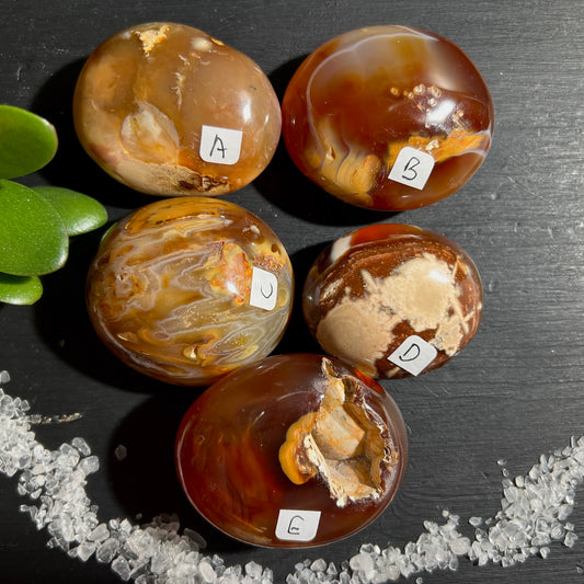 Orange Karneol / Sardonyx aus Madagaskar – Wähle dein Lieblingsstück aus A - E! | Happy Minerals
