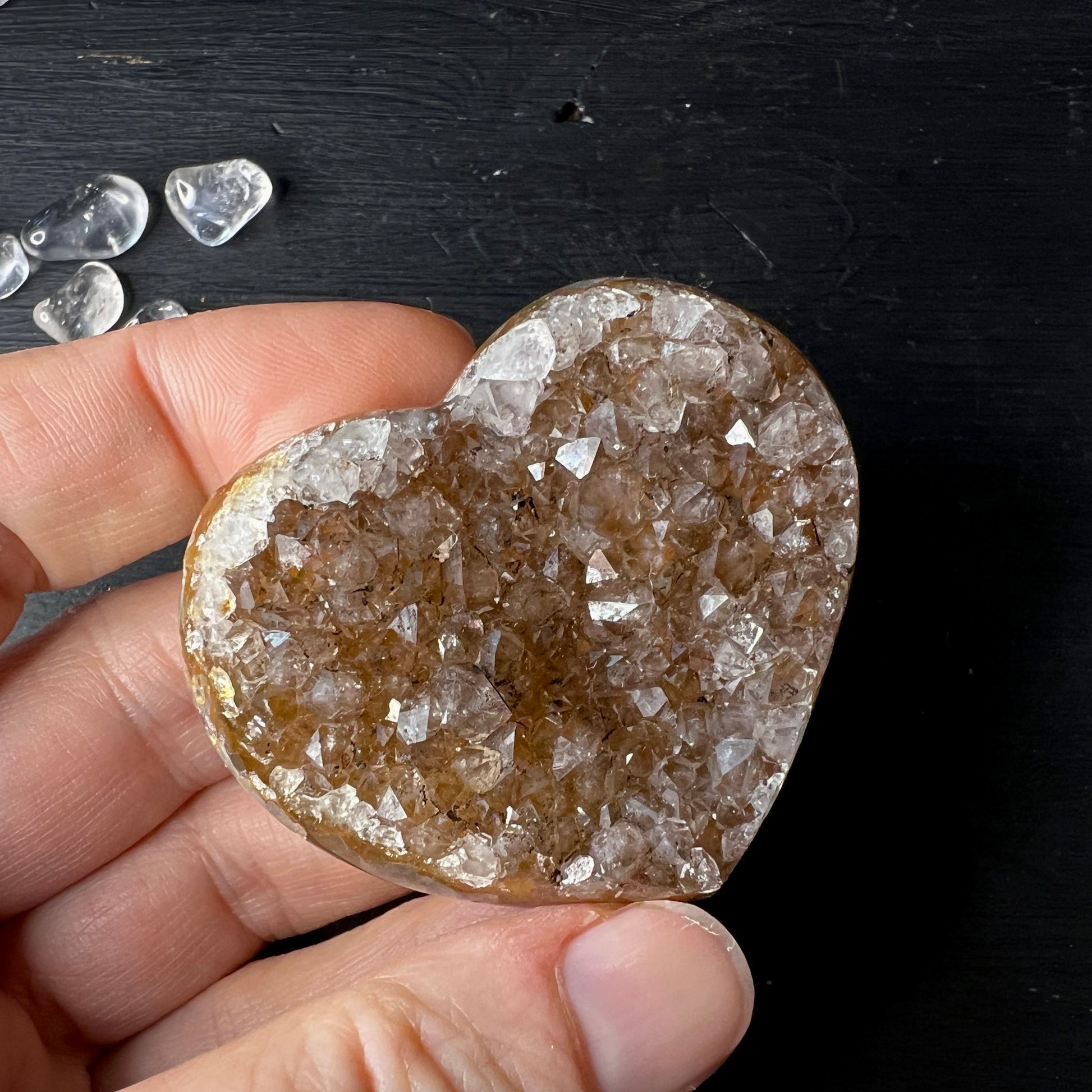 Orange Rainbow Galaxy Amethyst Herz aus Uruguay, in der Hand | Happy Minerals