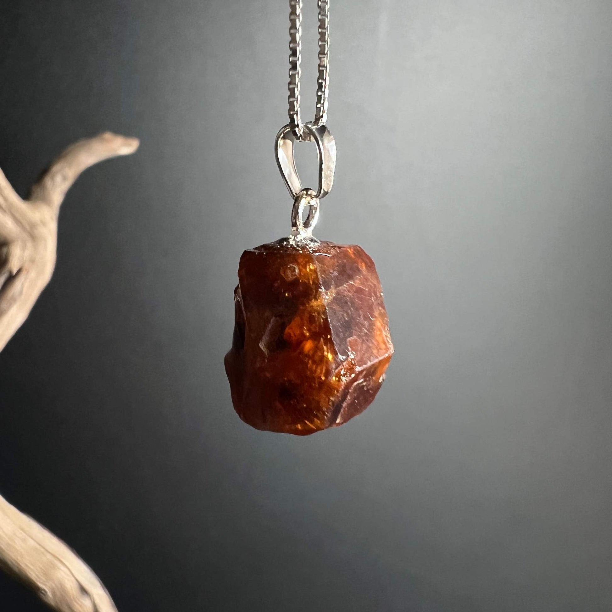 Oranger Granat Anhänger Rohkristall 20mm seitlich | Happy Minerals