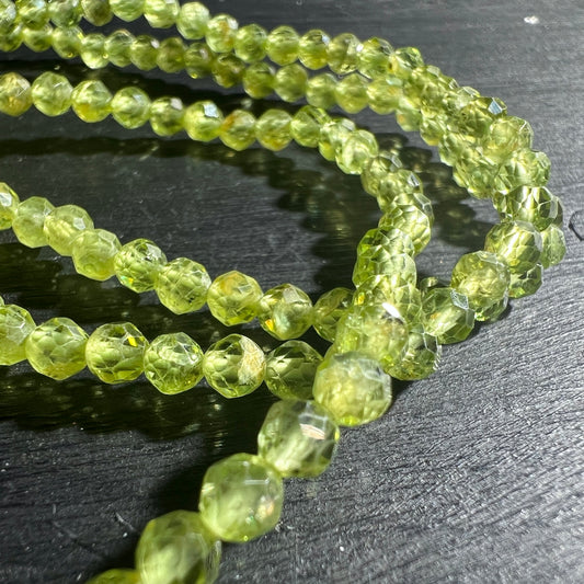 Peridot Armband – Facettiert, 4mm, ca. 19cm | Happy Minerals