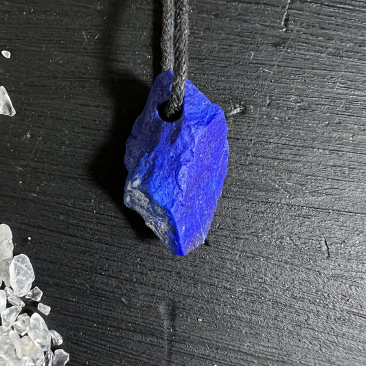 Roher Lapislazuli, geboht mit Band | Happy Minerals