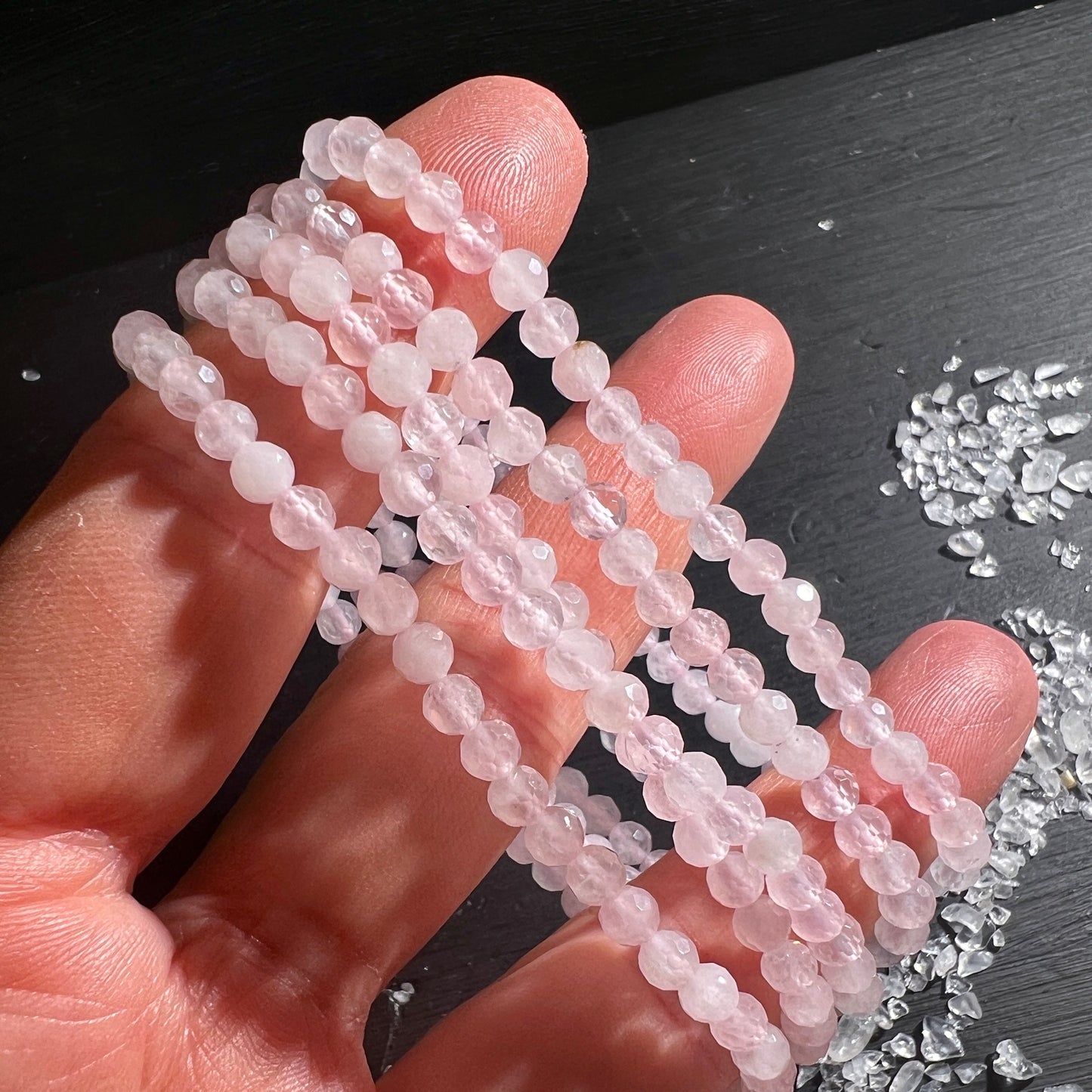 Rosenquarz Armband – Facettiert, 4mm, ca. 19cm. Sternrosenquarz. | Happy Minerals