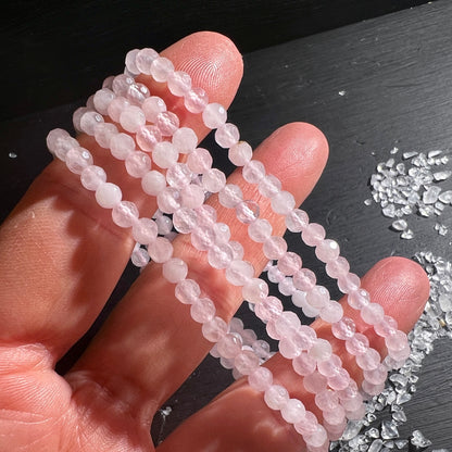 Rosenquarz Armband – Facettiert, 4mm, ca. 19cm. Sternrosenquarz. | Happy Minerals