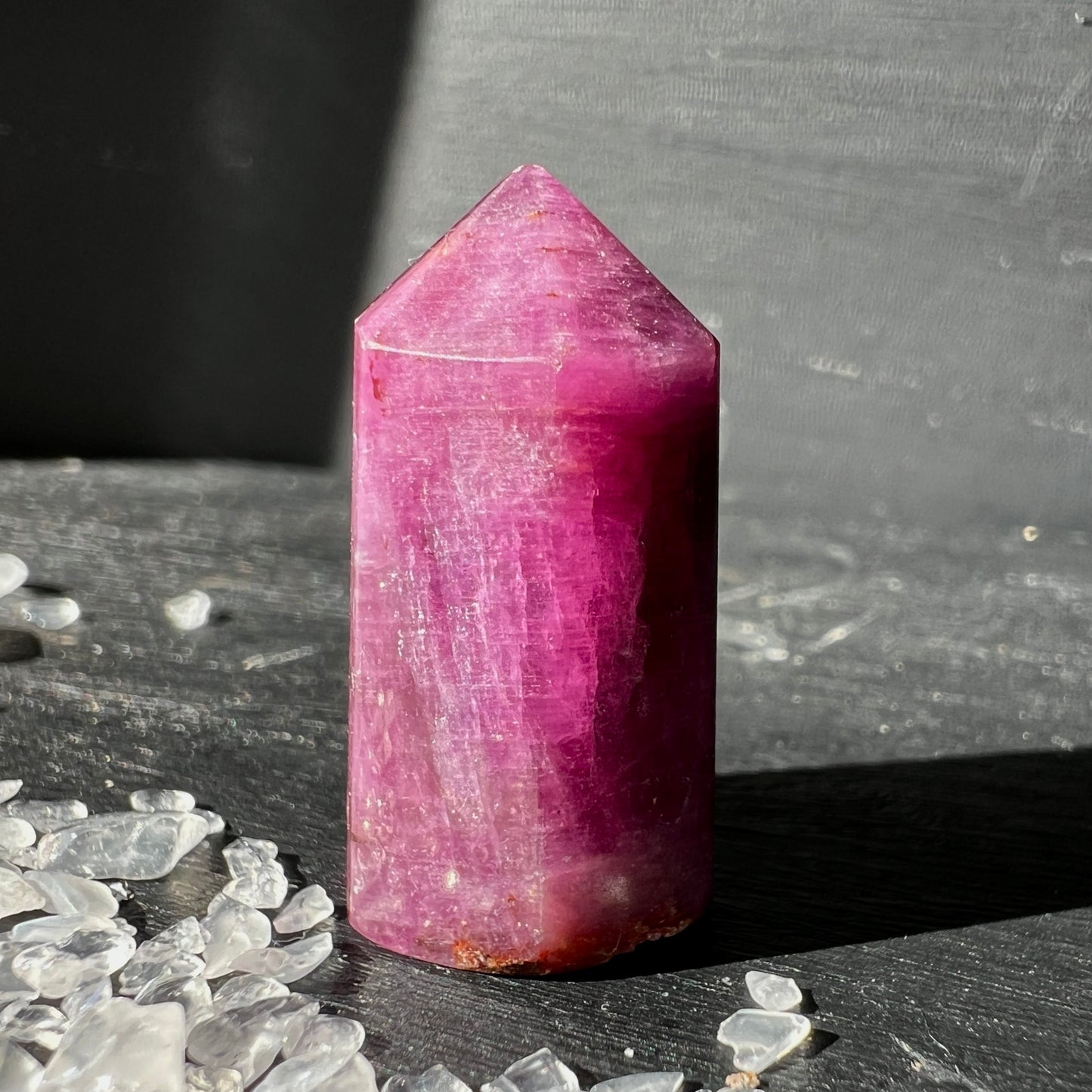 Rubin Turm – Polierter Edelstein ca. 27mm | Happy Minerals